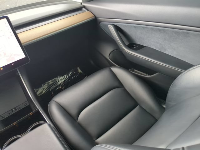 Used 2018 Tesla Model 3 Long Range RWD image 17