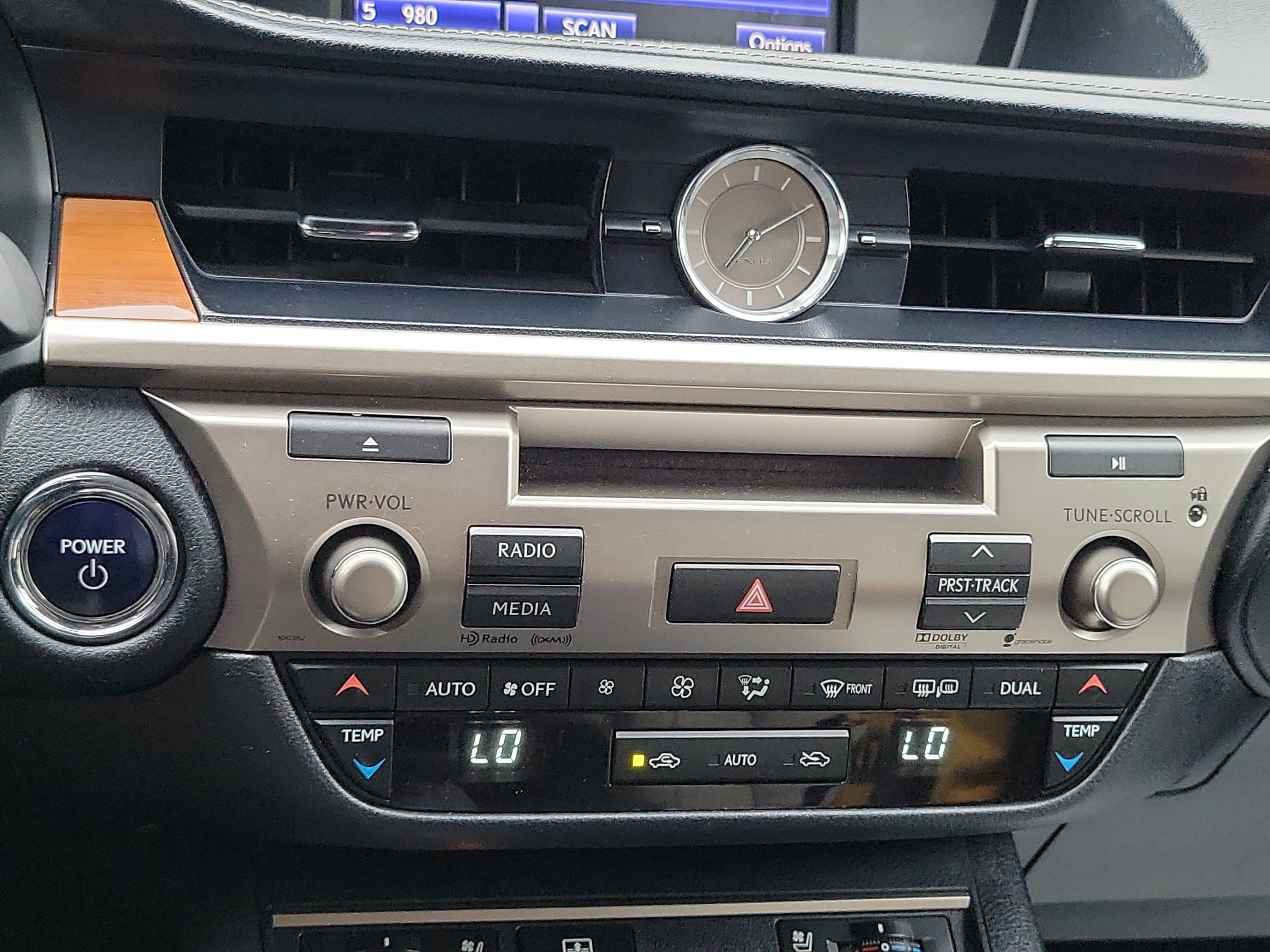 Used 2014 Lexus ES 300h w/ Luxury Package w/Bamboo Trim FWD image 20