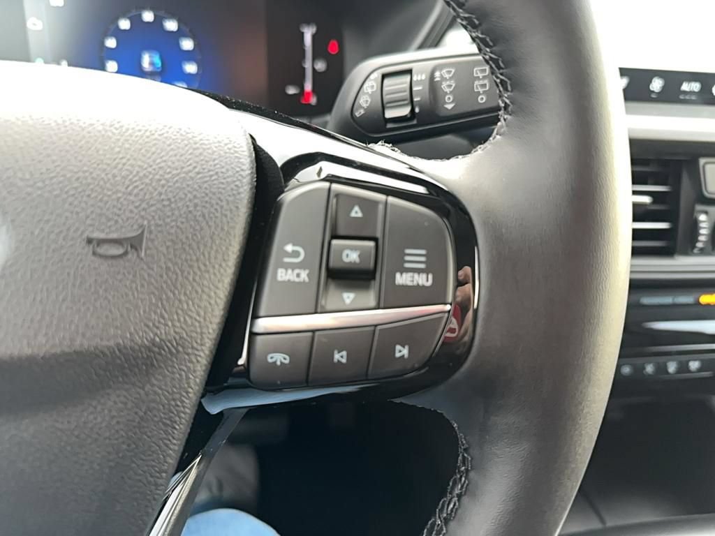 New 2025 Ford Escape SE FWD image 18