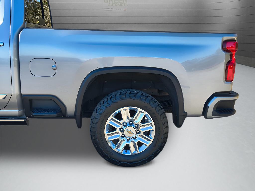 Used 2024 Chevrolet Silverado 2500 High Country w/ High Country Premium Package AWD/4WD image 3
