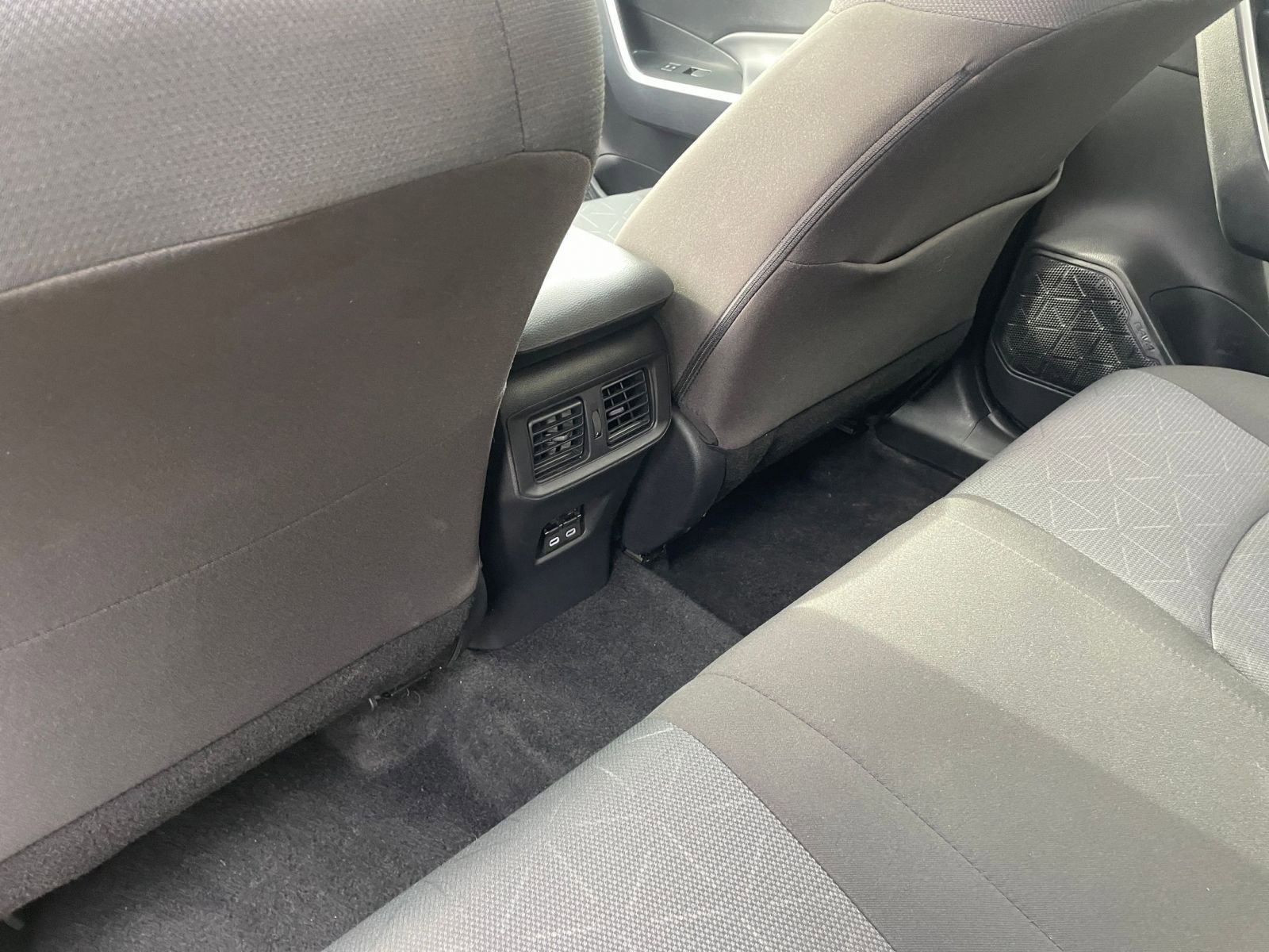 Used 2025 Toyota RAV4 XLE image 25