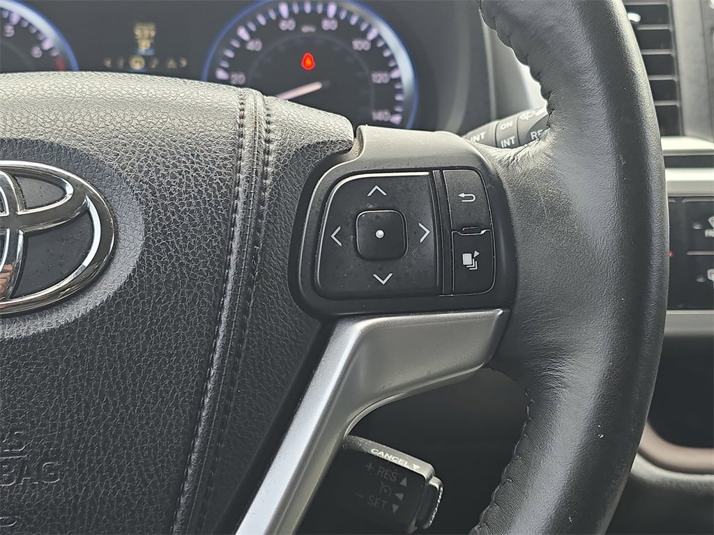 Used 2015 Toyota Highlander Limited image 19