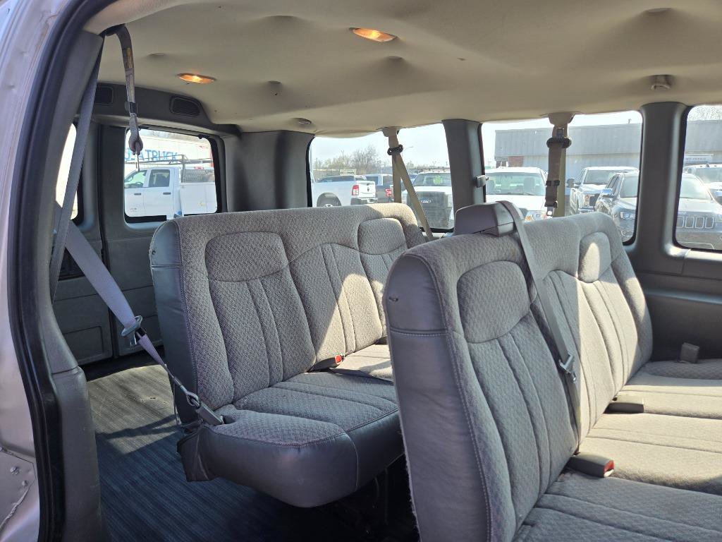 Used 2006 GMC Savana 1500 Passenger RWD image 32