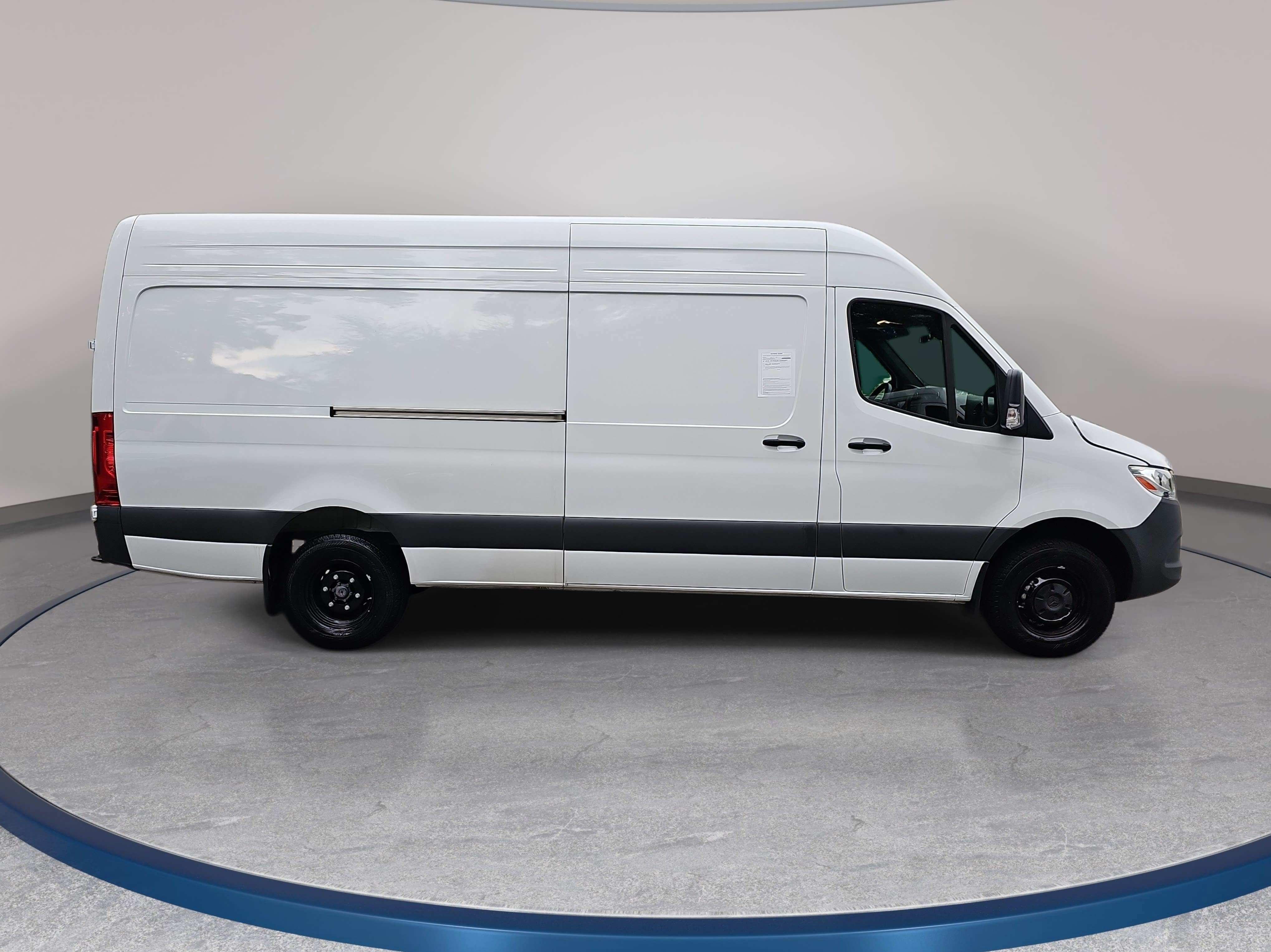 Used 2025 Mercedes-Benz Sprinter 3500 image 4