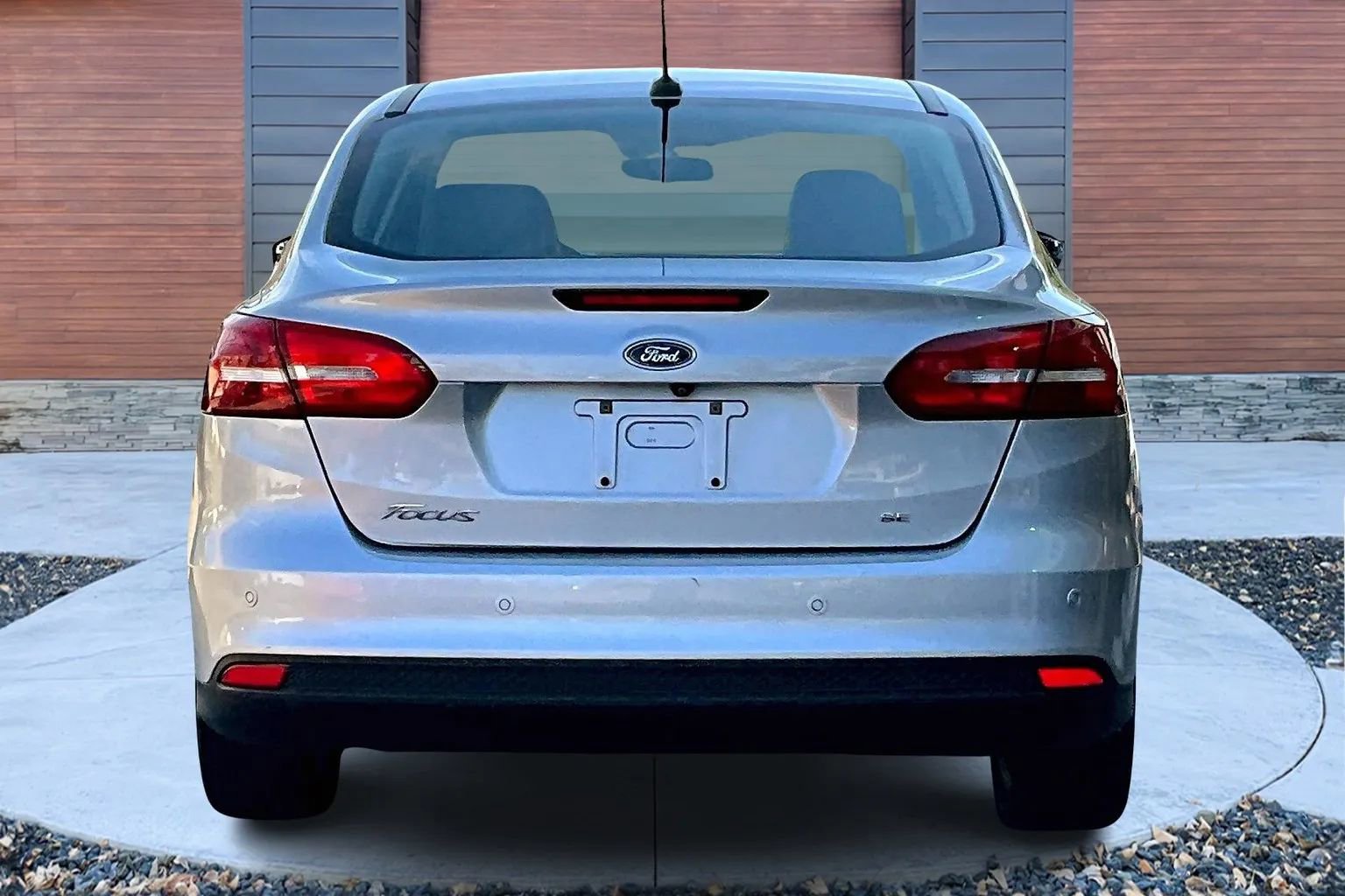 Used 2016 Ford Focus SE w/ Equipment Group 201A image 4