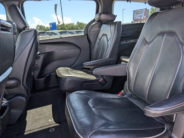 Used 2019 Chrysler Pacifica Limited w/ Advanced Safetytec Group FWD image 30