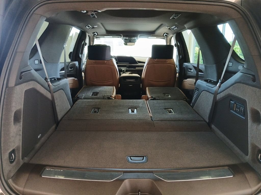 Certified 2023 Cadillac Escalade Premium Luxury AWD/4WD image 10