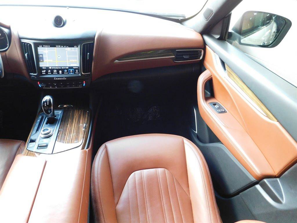 Used 2017 Maserati Levante w/ Luxury Package image 19