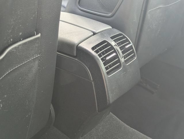 Used 2013 Mercedes-Benz C 250 Sedan image 18