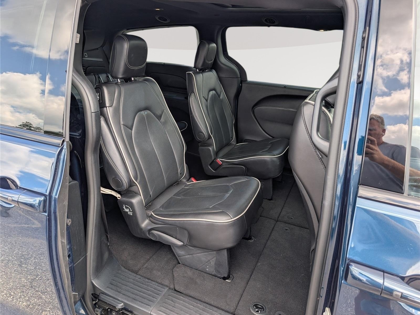 Used 2025 Chrysler Pacifica Limited FWD image 12