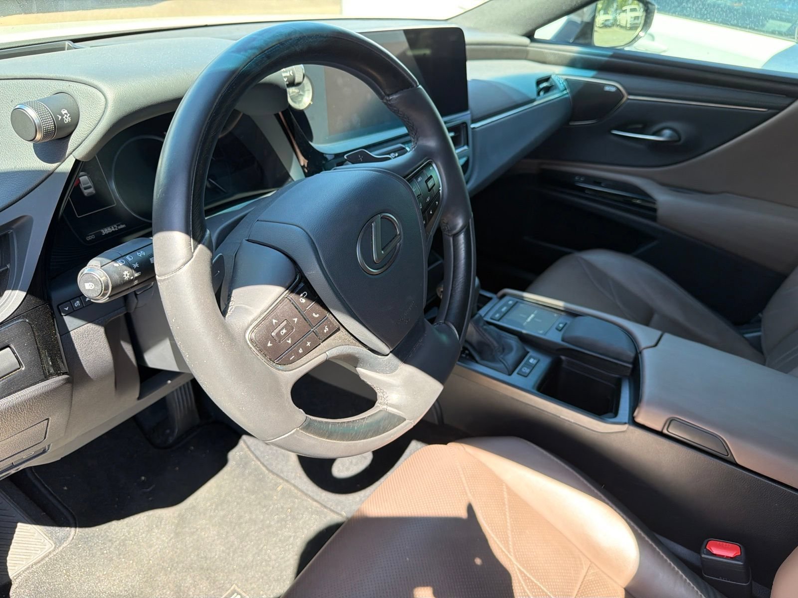 Used 2022 Lexus ES 300h w/ Accessory Package FWD image 10