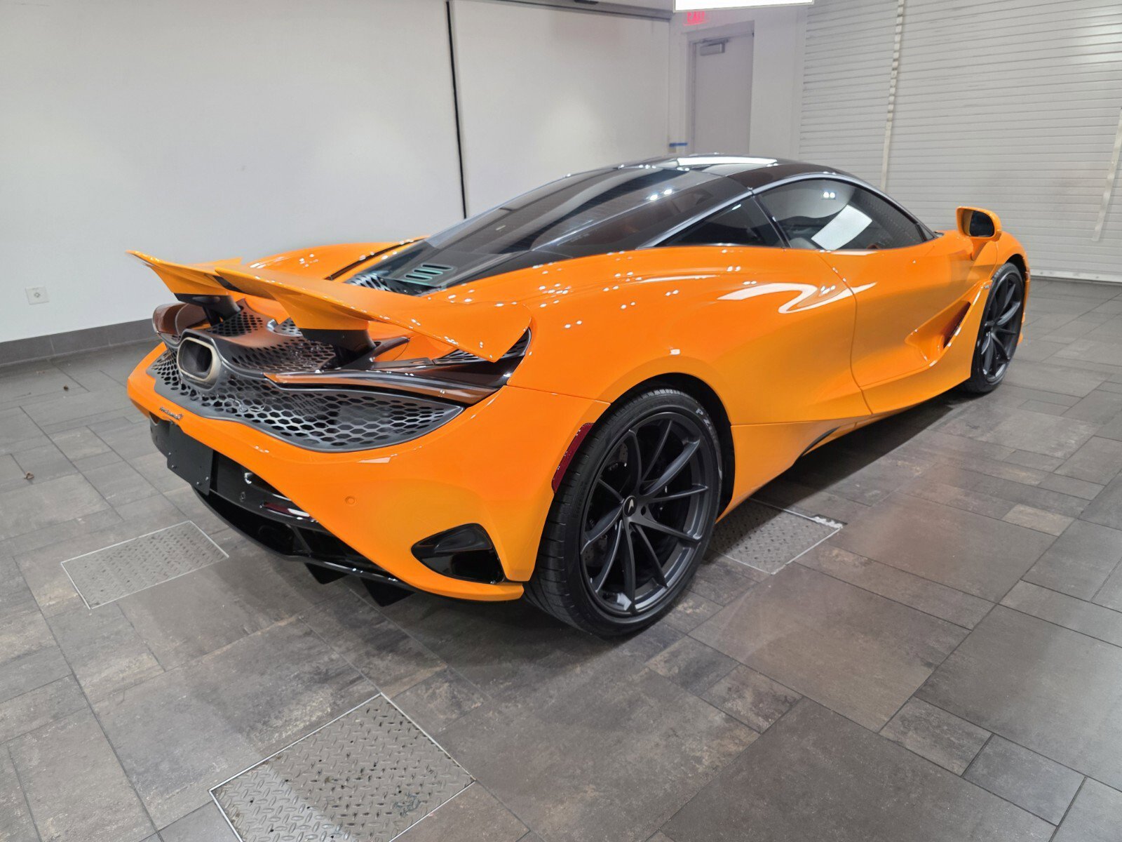 Used 2024 McLaren 750S image 21