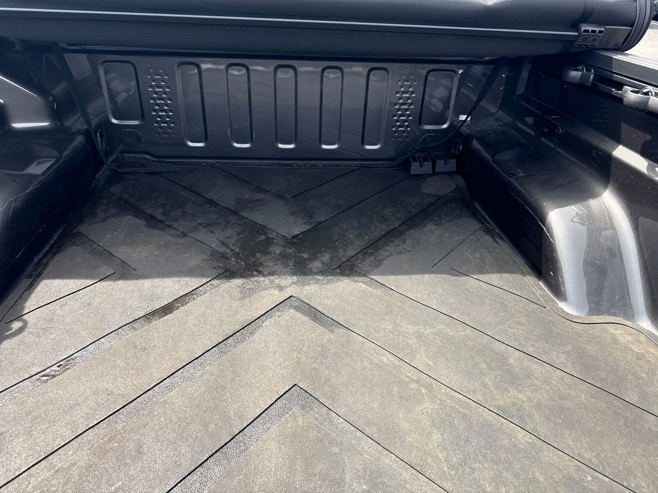 Used 2024 Jeep Gladiator Sport AWD/4WD image 10