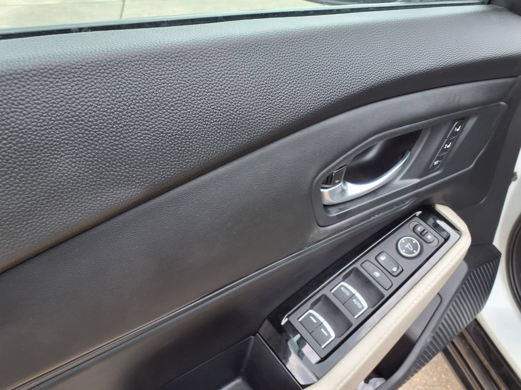 Used 2023 Honda Accord Touring image 14