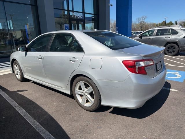 Used 2013 Toyota Camry SE w/ Convenience Pkg image 2
