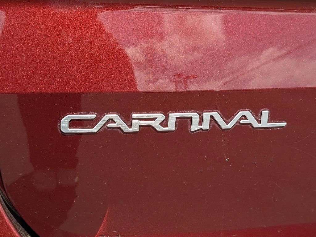 Used 2024 Kia Carnival LX FWD image 12