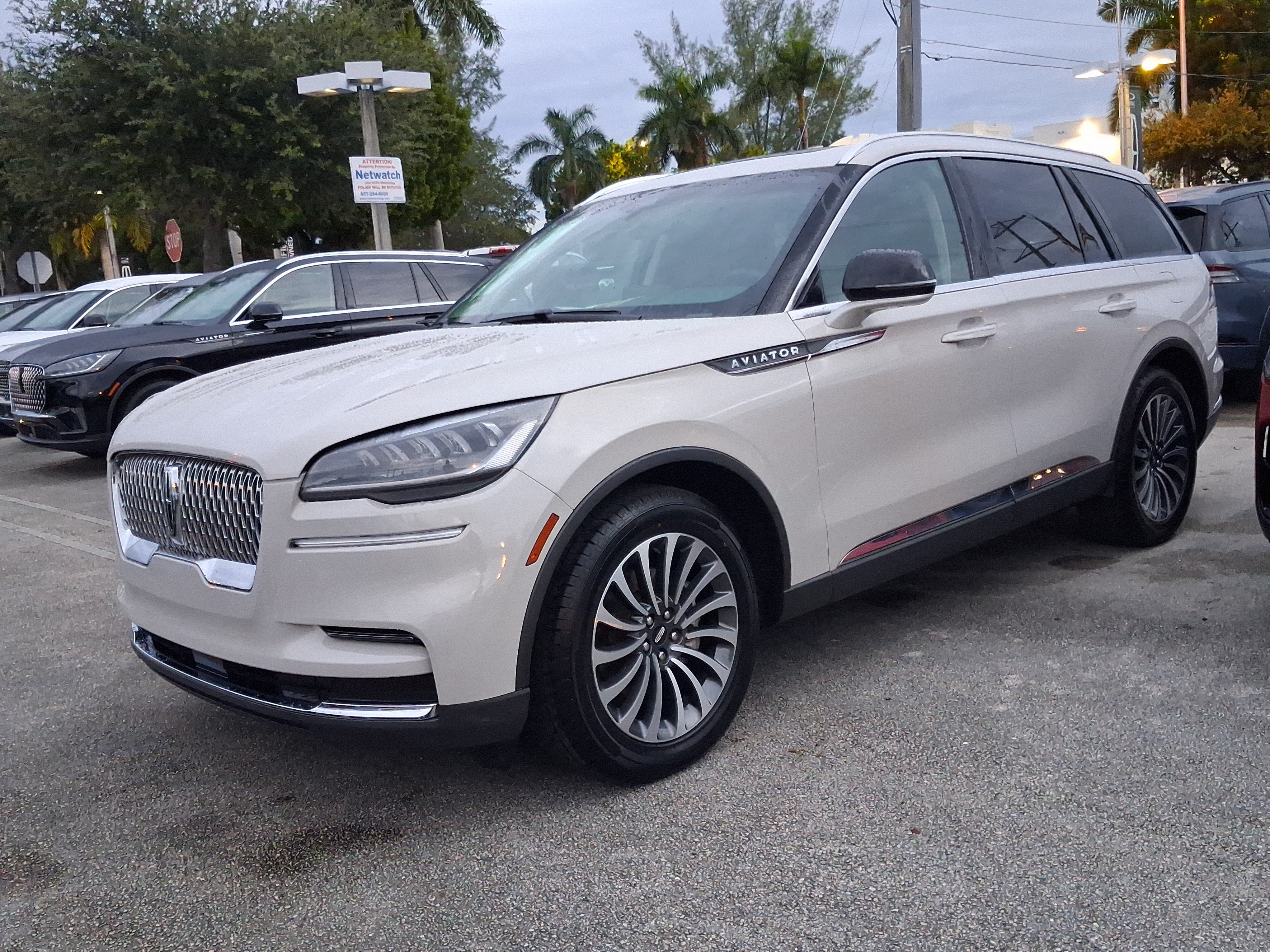 Used 2024 Lincoln Aviator 2WD w/ Premium Package image 2