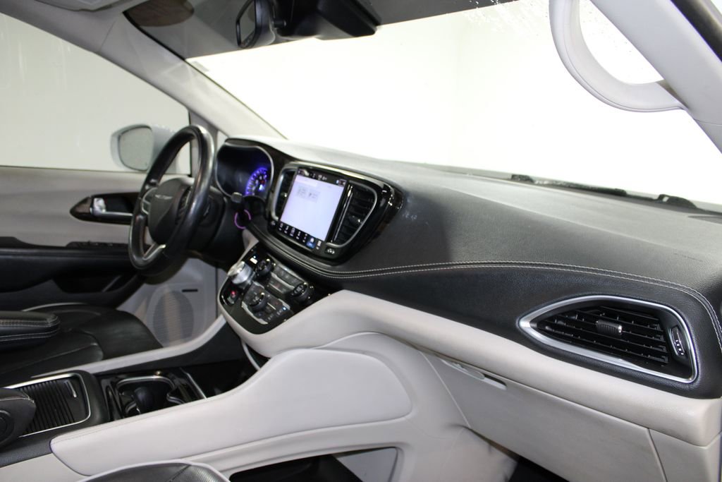 Used 2022 Chrysler Pacifica Limited image 31