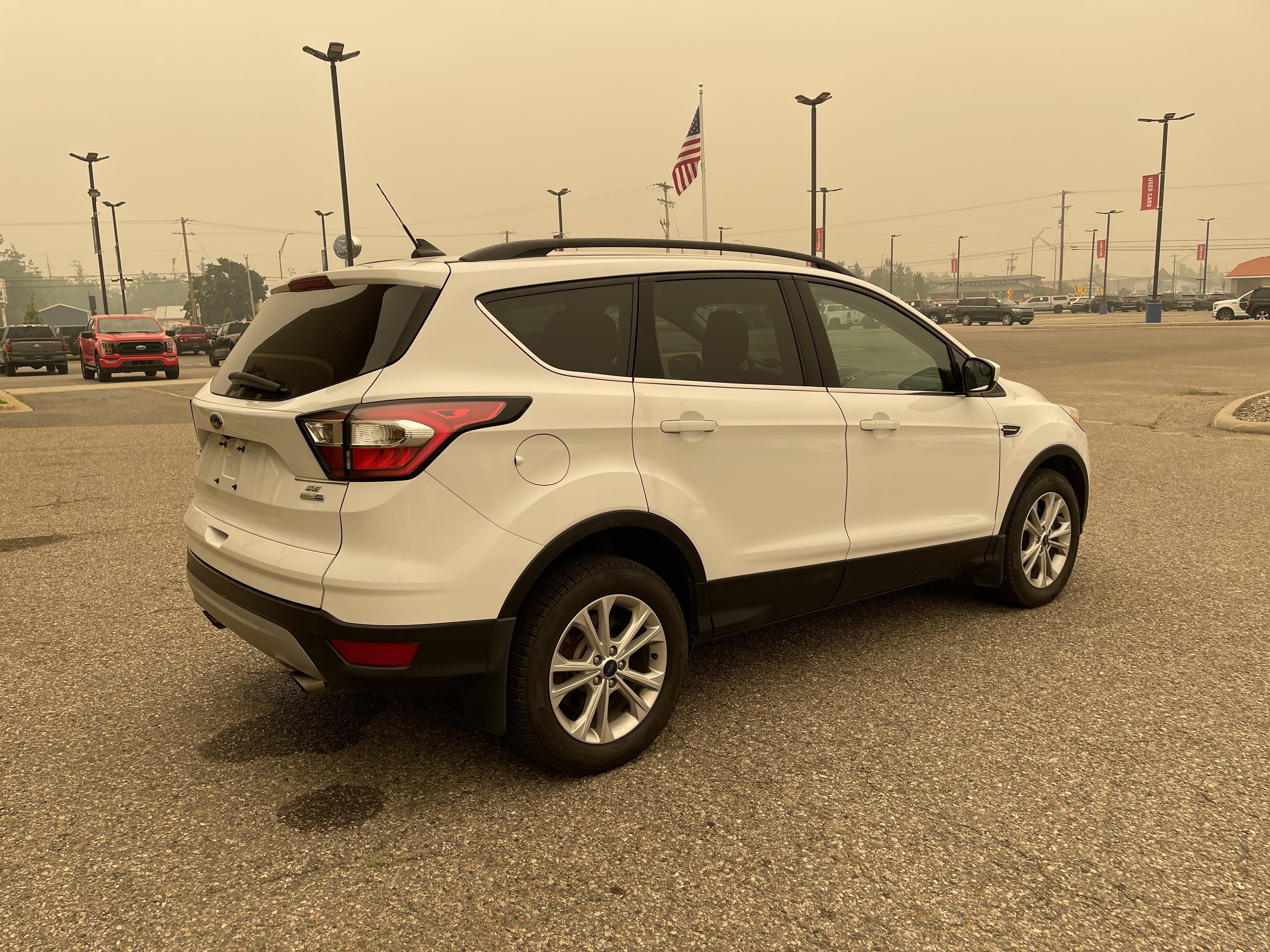 Used 2018 Ford Escape SE w/ SE SYNC Package AWD/4WD image 4