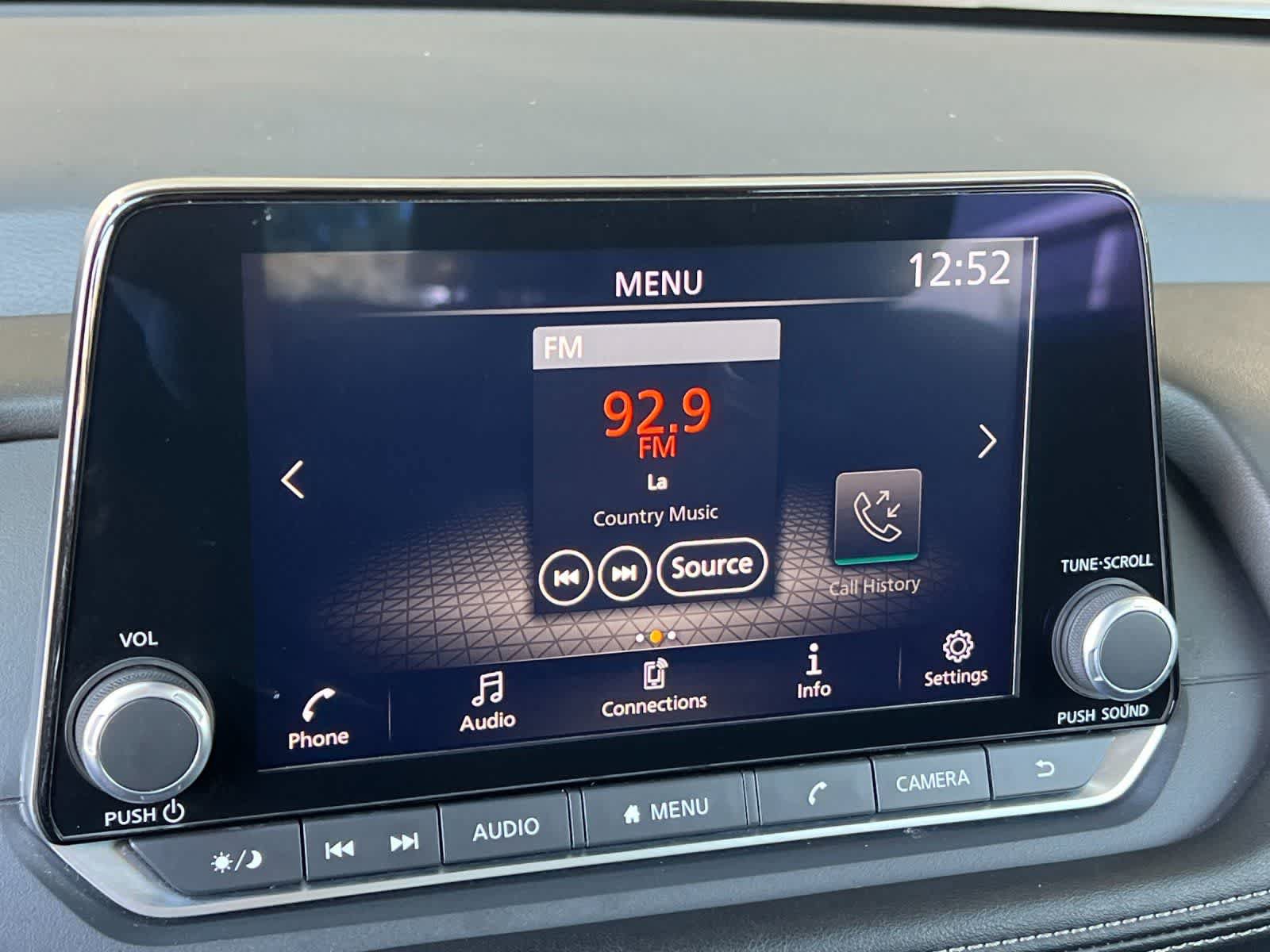 Used 2024 Nissan Rogue S FWD image 19