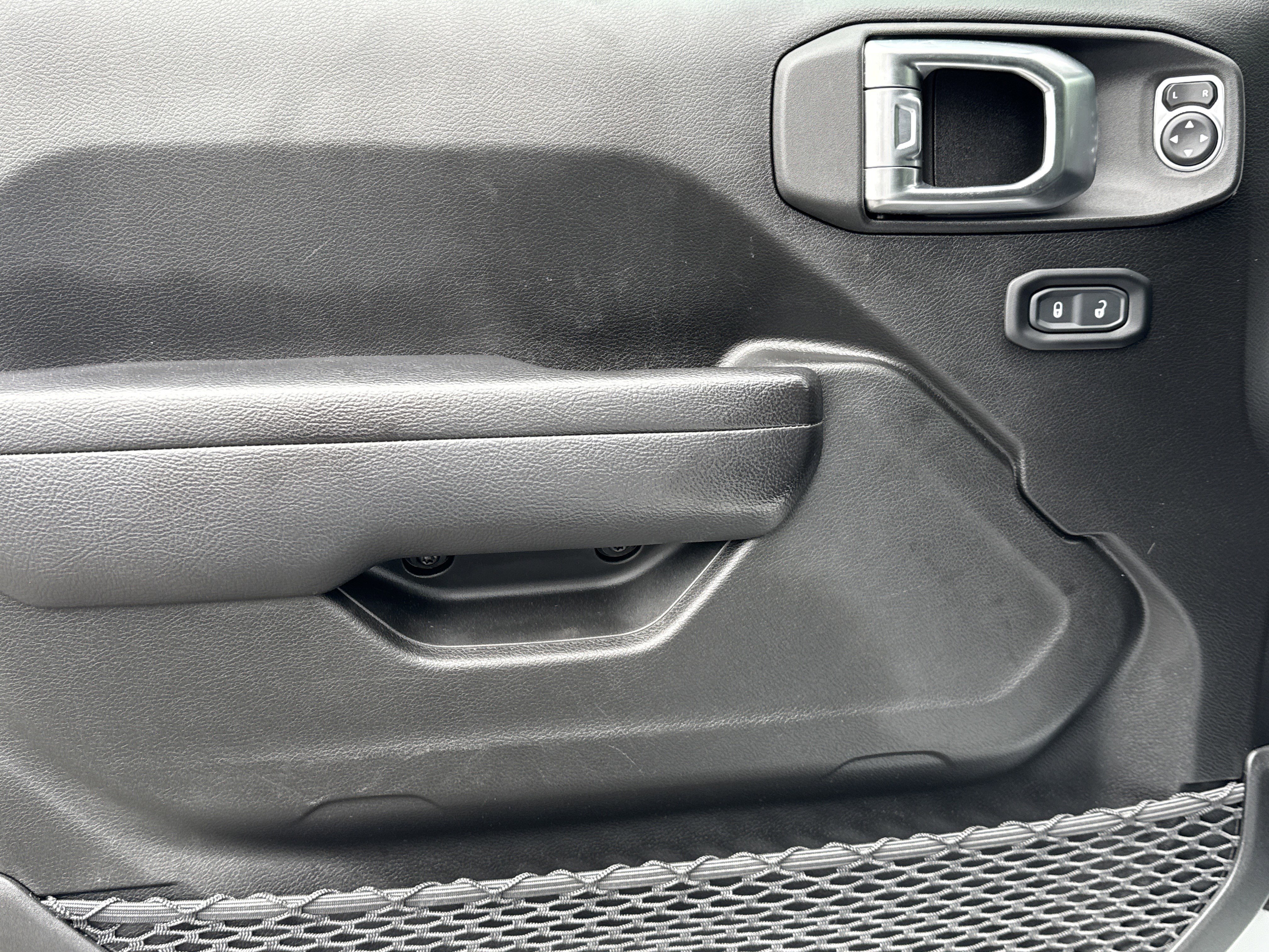 Used 2023 Jeep Wrangler Unlimited Sport image 13