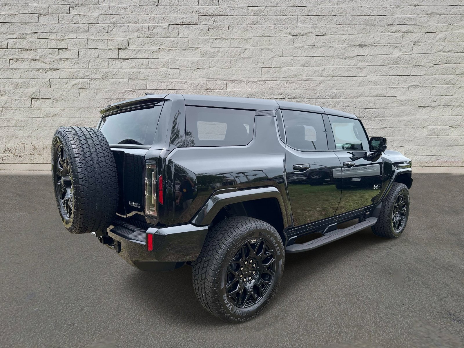 Used 2024 GMC Hummer EV 2X w/ LPO, Illumination Package AWD/4WD image 5