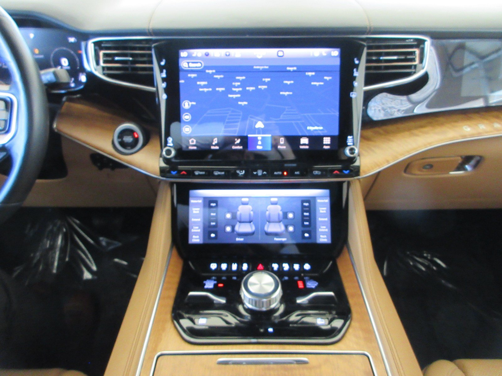 Used 2022 Jeep Grand Wagoneer Series III w/ Rear Seat Video Group 1 AWD/4WD image 44