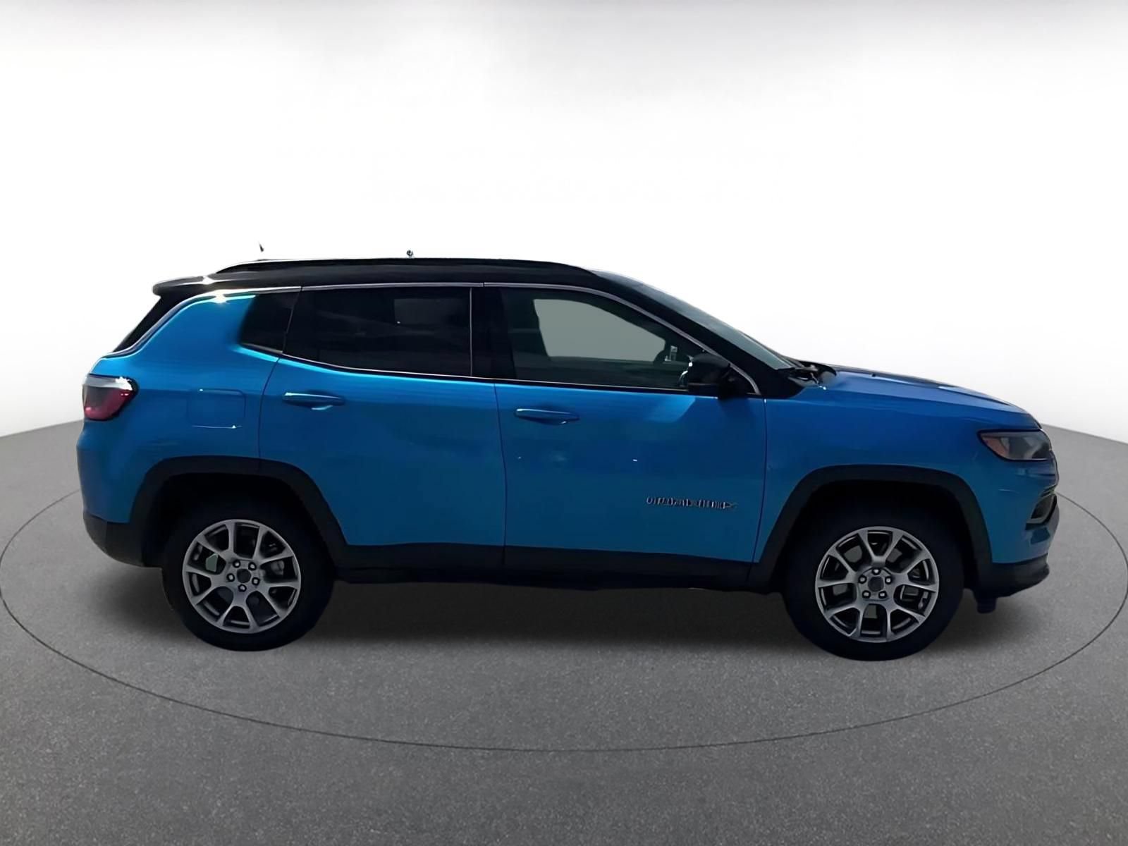 Used 2025 Jeep Compass Limited AWD/4WD image 15