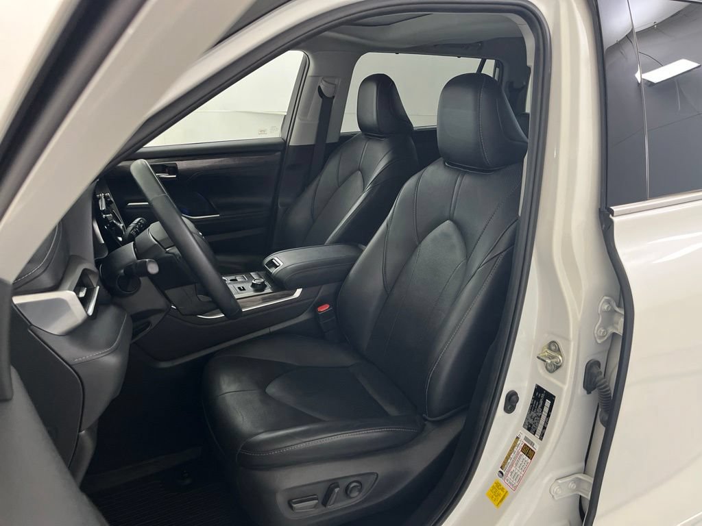 Used 2020 Toyota Highlander Limited AWD/4WD image 19