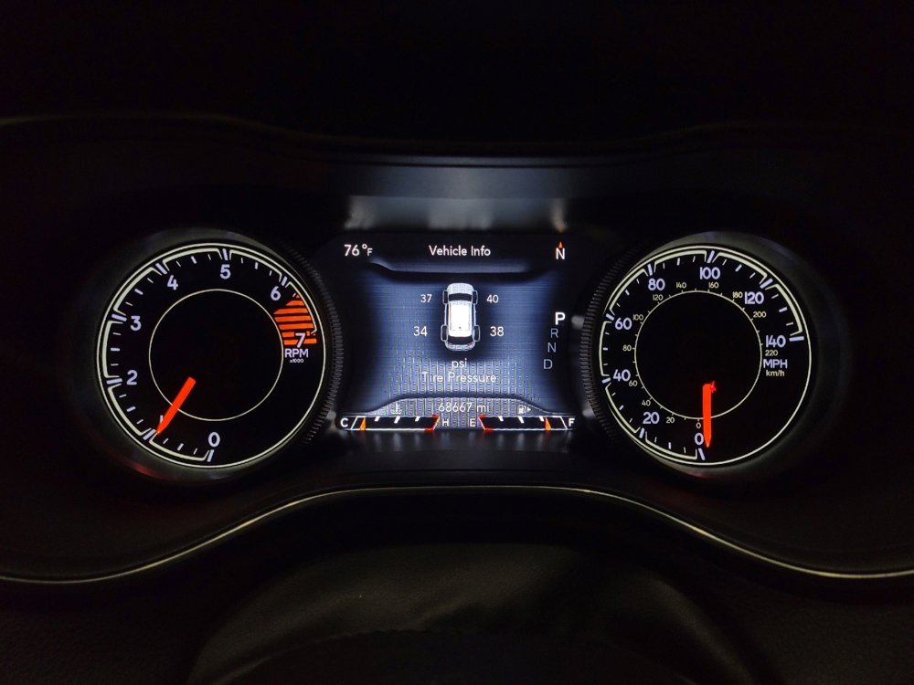 Used 2019 Jeep Cherokee Limited w/ Technology Group image 23