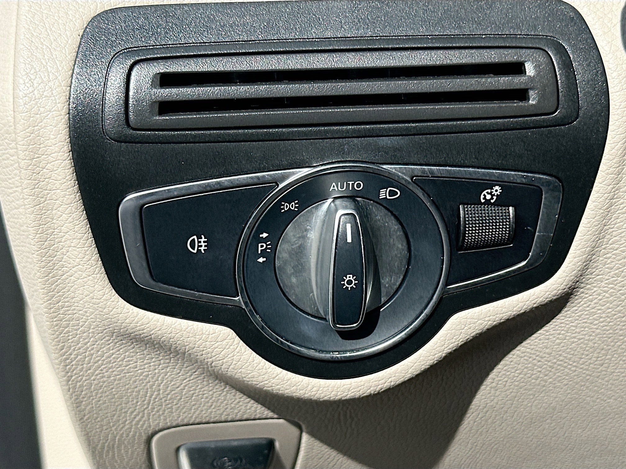 Used 2021 Mercedes-Benz GLC 300 image 10