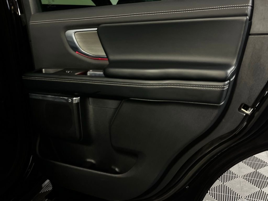 Used 2025 Ford Expedition Platinum image 35