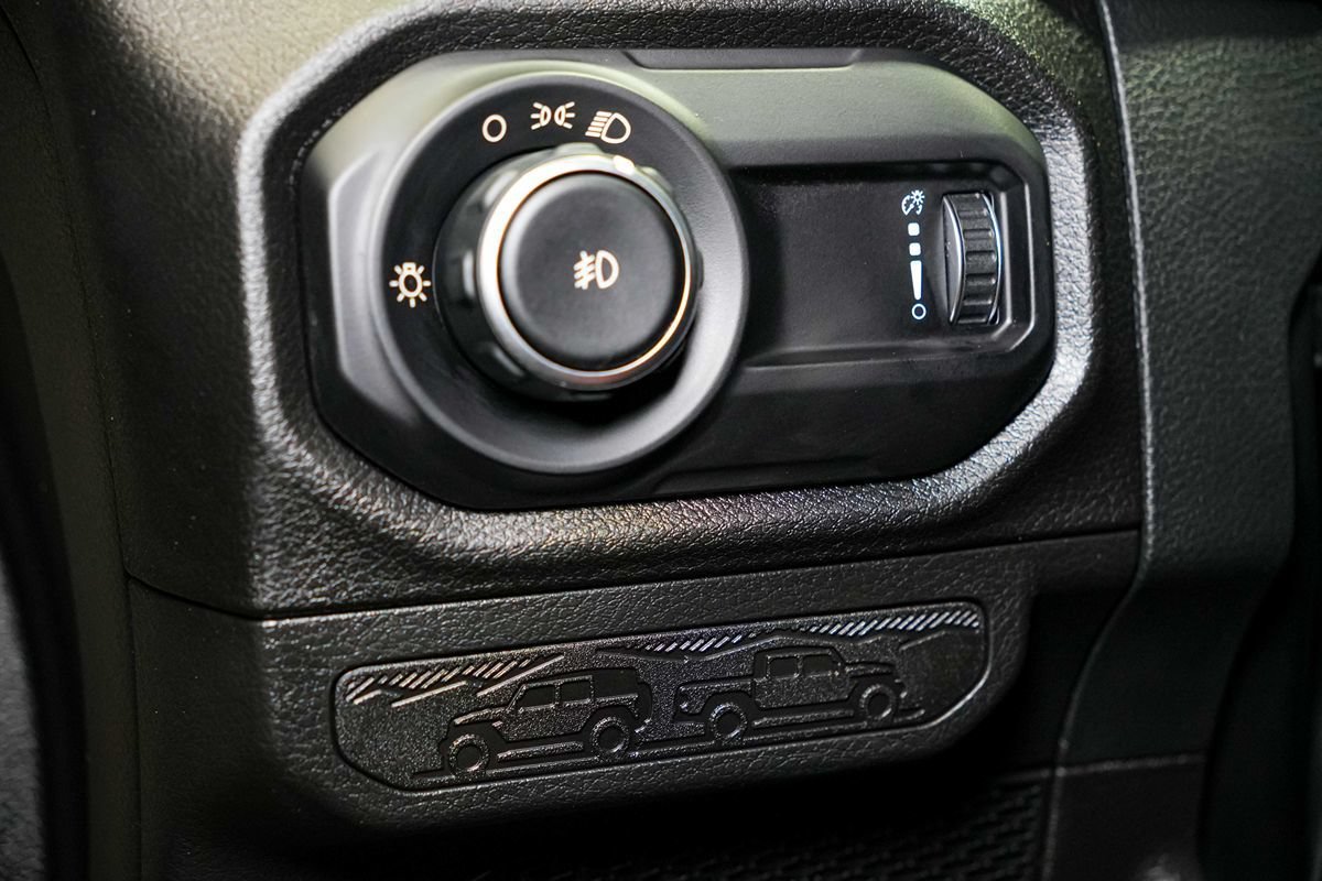 Used 2025 Jeep Wrangler Unlimited Sport AWD/4WD image 35