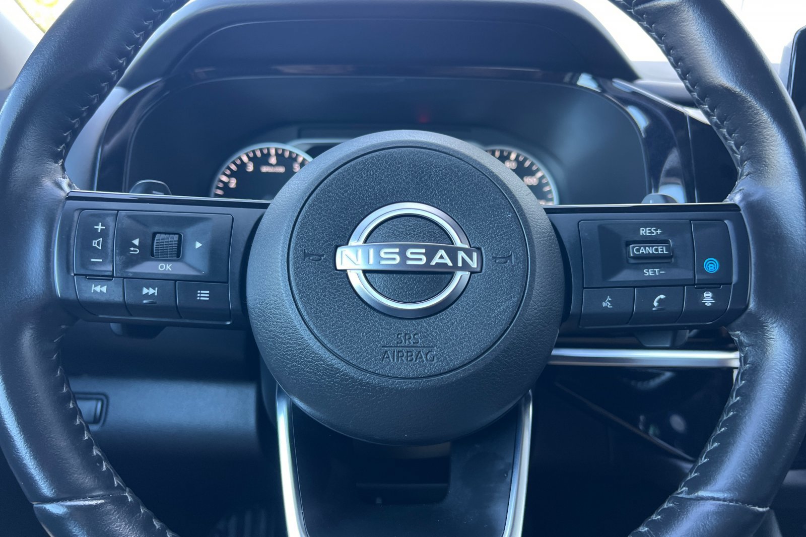 Certified 2024 Nissan Pathfinder SL w/ Black Appearance Package FWD image 28