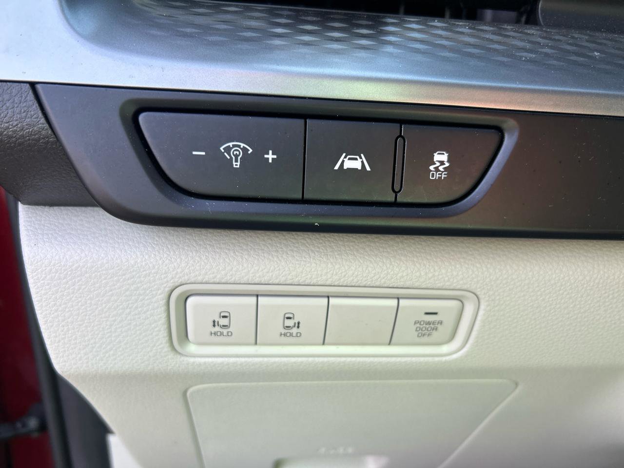 Used 2024 Kia Carnival LX FWD image 18