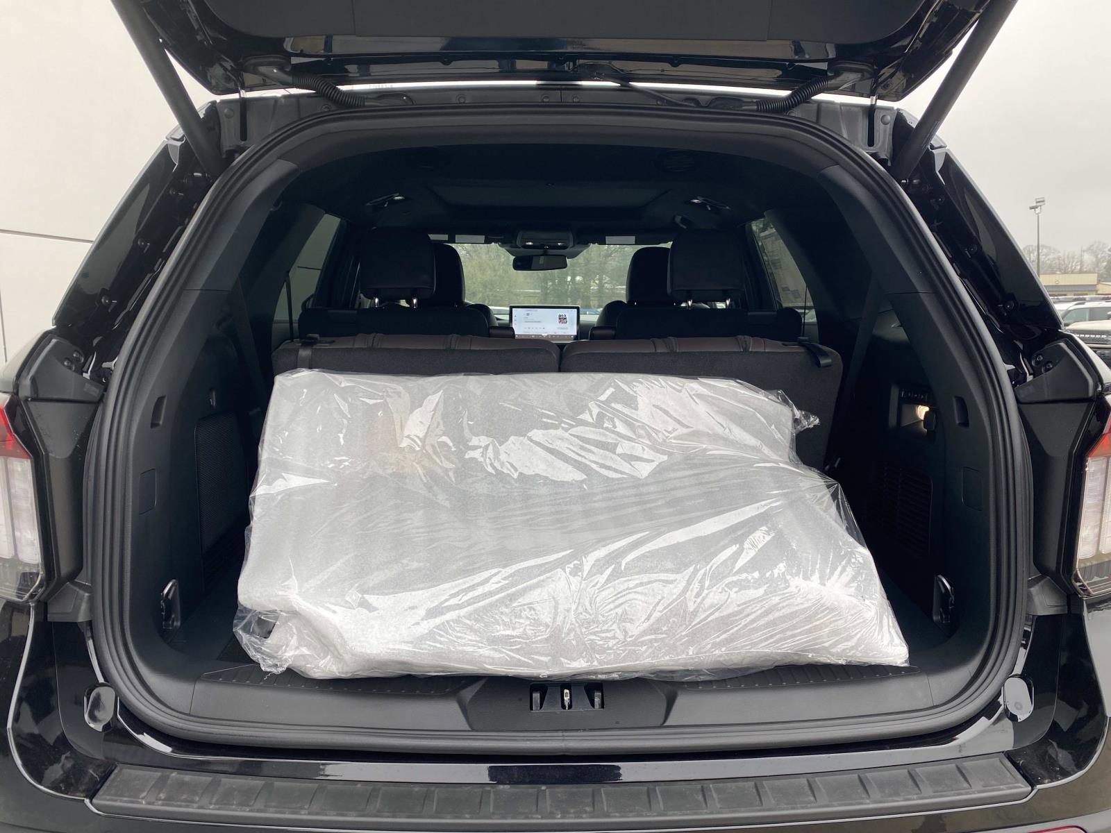 New 2026 Ford Explorer Platinum image 7