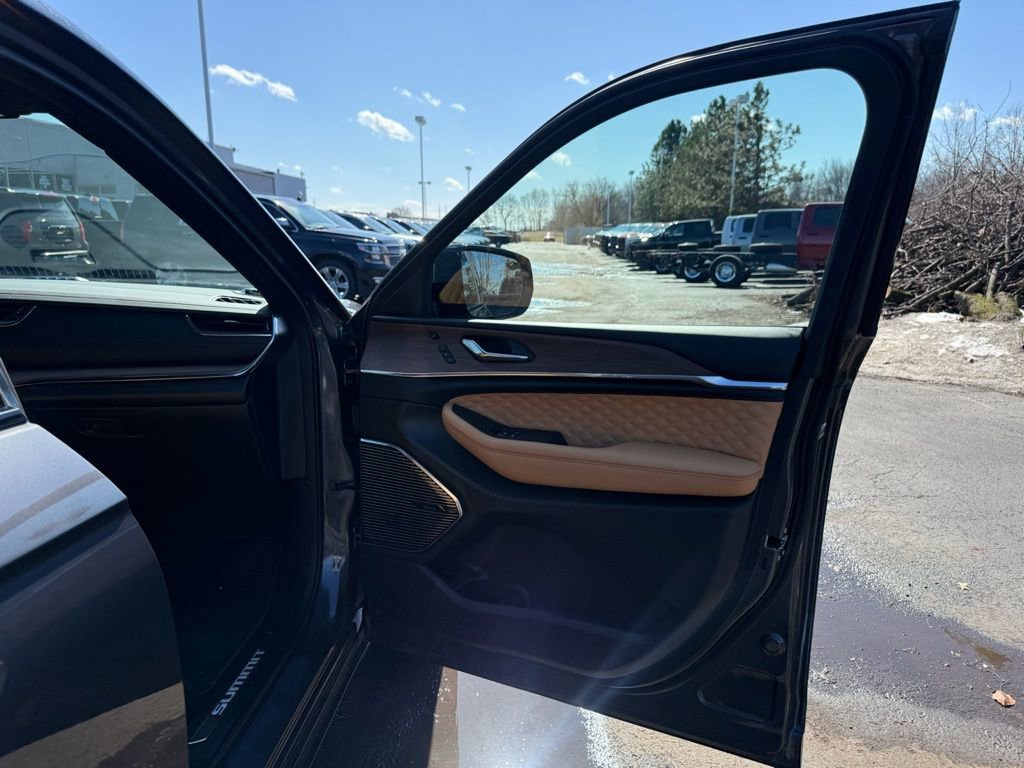 New 2025 Jeep Grand Cherokee Summit w/ High Altitude Package image 15