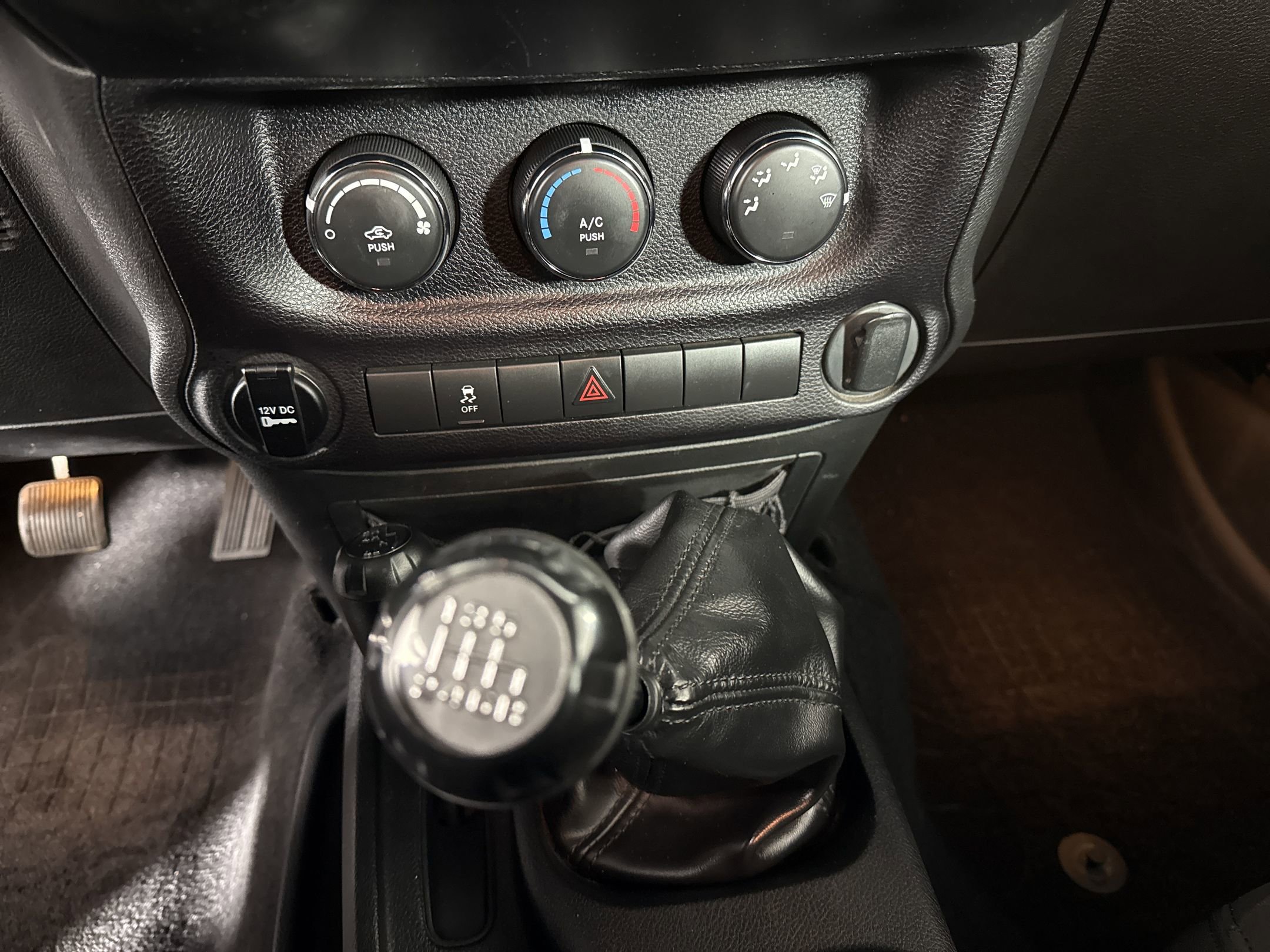 Used 2015 Jeep Wrangler Unlimited Sport w/ Max Tow Package AWD/4WD image 15