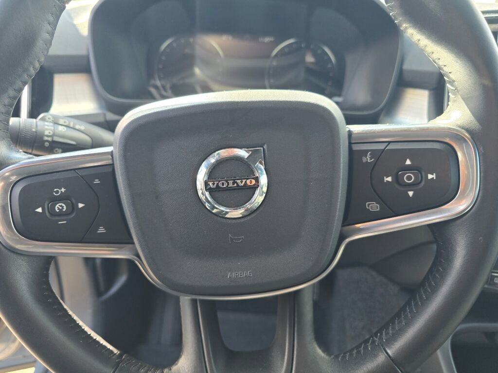 Used 2020 Volvo XC40 T5 Momentum w/ Protection Package image 22