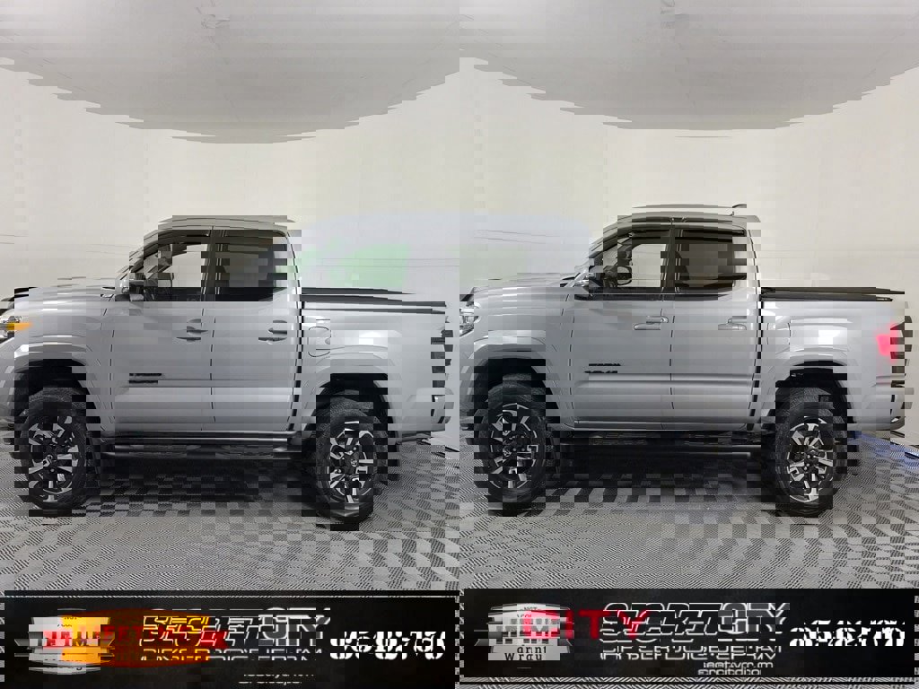 Used 2018 Toyota Tacoma TRD Sport image 4