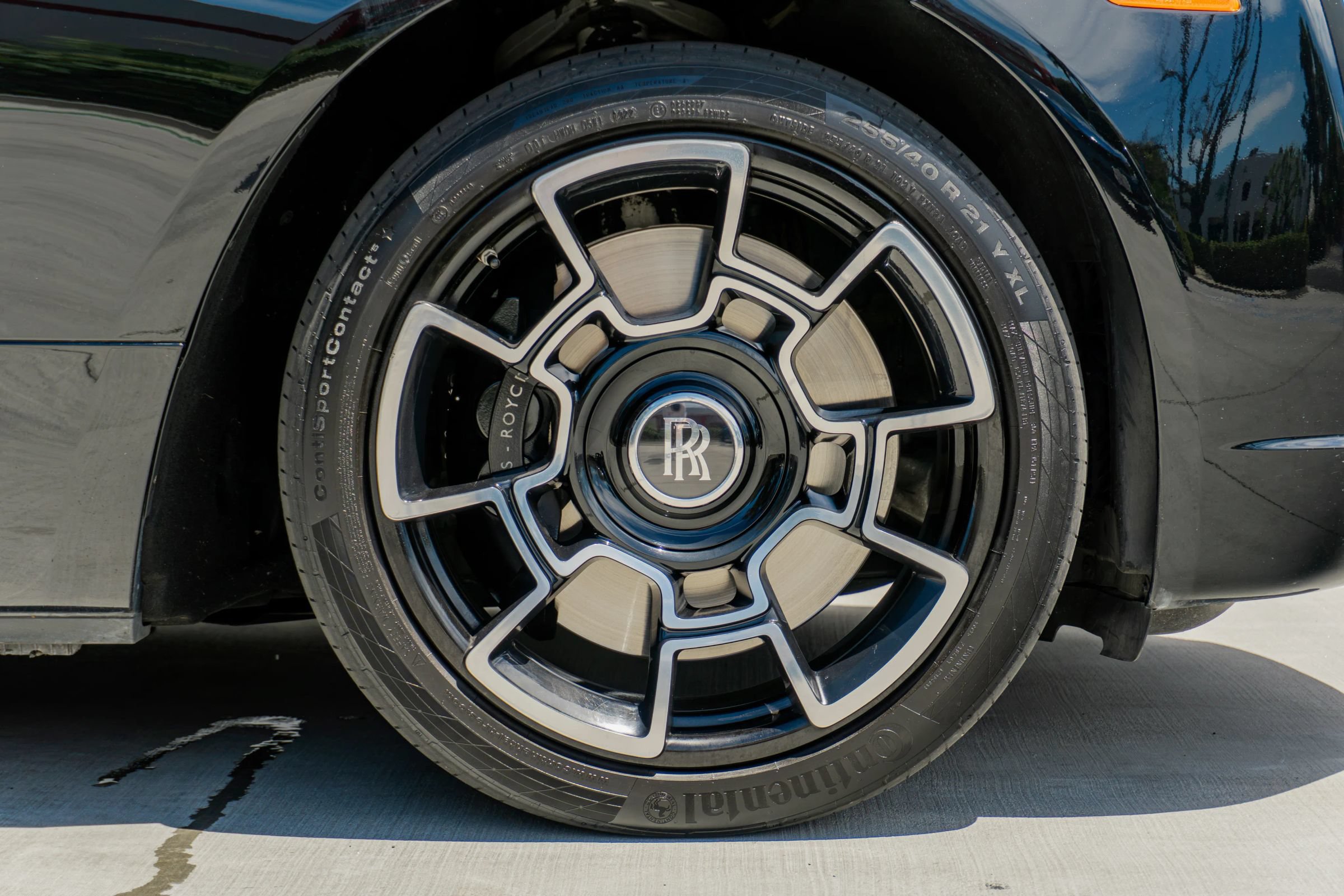 Used 2018 Rolls-Royce Dawn RWD image 38