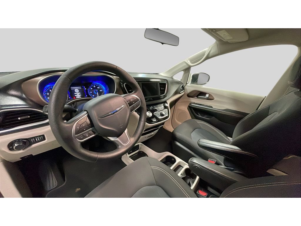Used 2020 Chrysler Voyager LX FWD image 10
