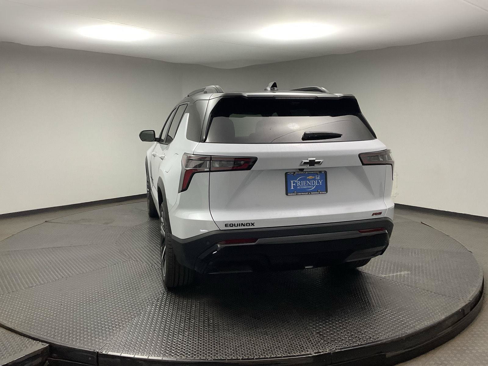 New 2027 Chevrolet Equinox RS w/ Safety and Technology Package FWD image 5