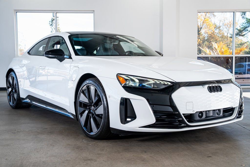 Used 2024 Audi e-tron GT Prestige image 4