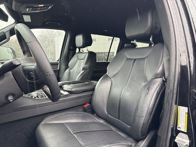 Used 2024 Jeep Wagoneer L Series II w/ Flexible Seating Group image 9