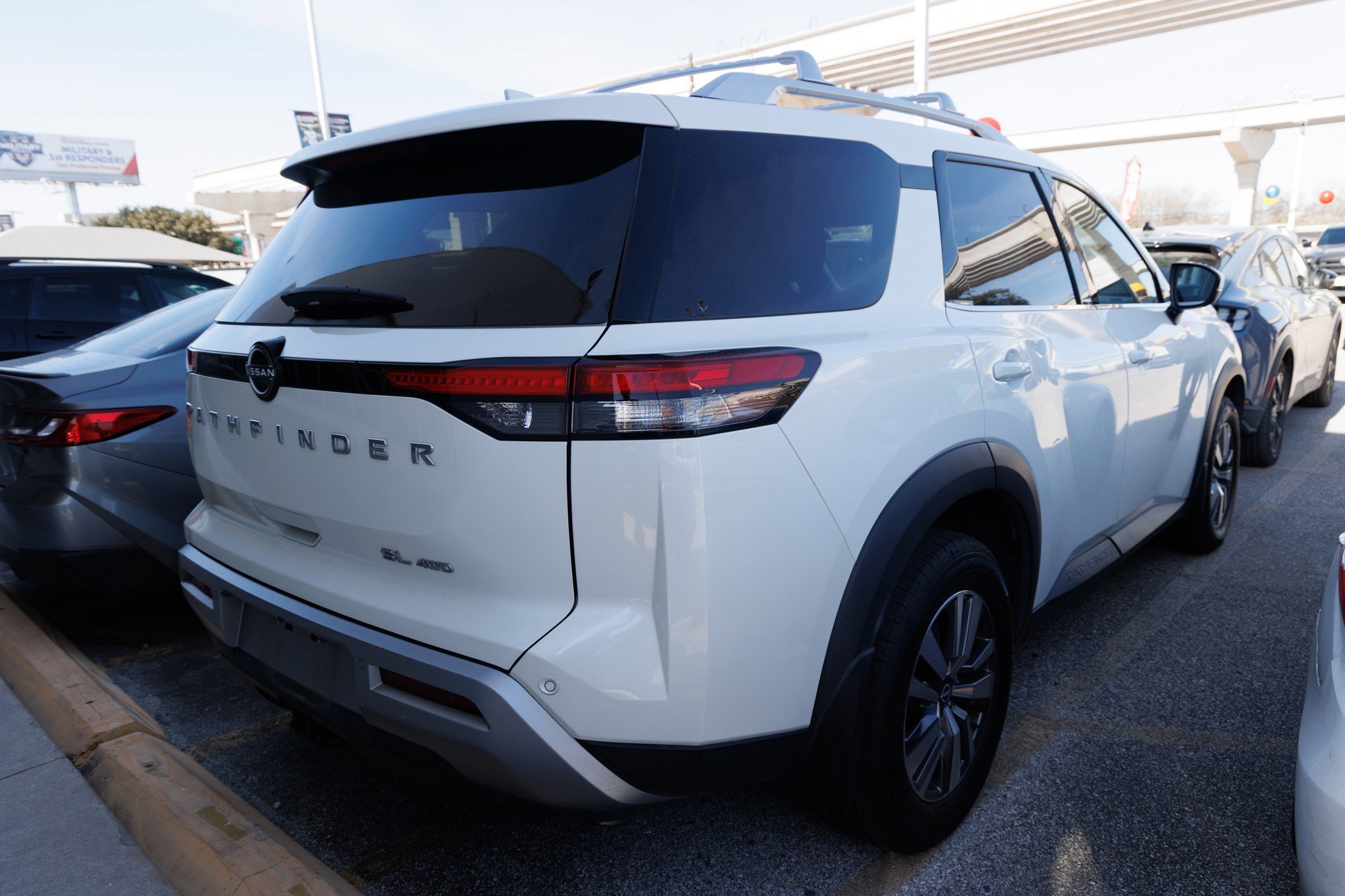 Used 2023 Nissan Pathfinder SL w/ Lighting Package (N92) image 7