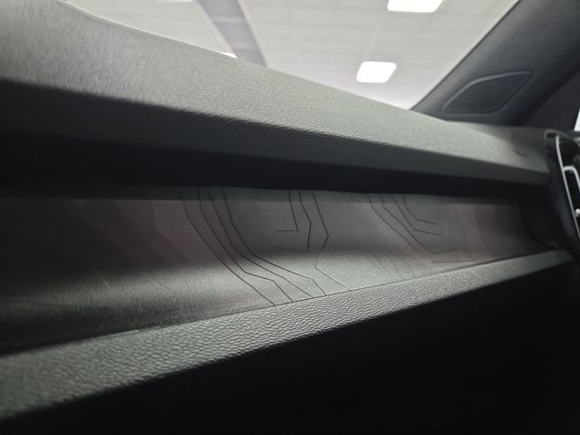 Used 2023 Volvo XC40 Recharge Ultimate image 28