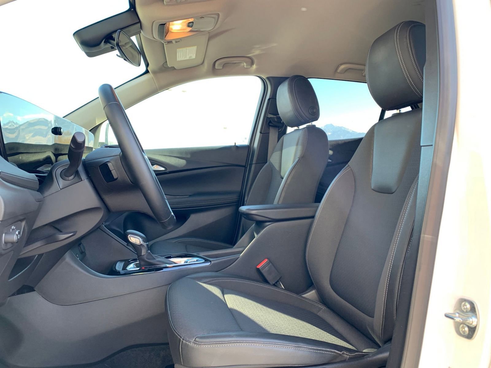 Used 2025 Buick Encore GX Preferred image 24