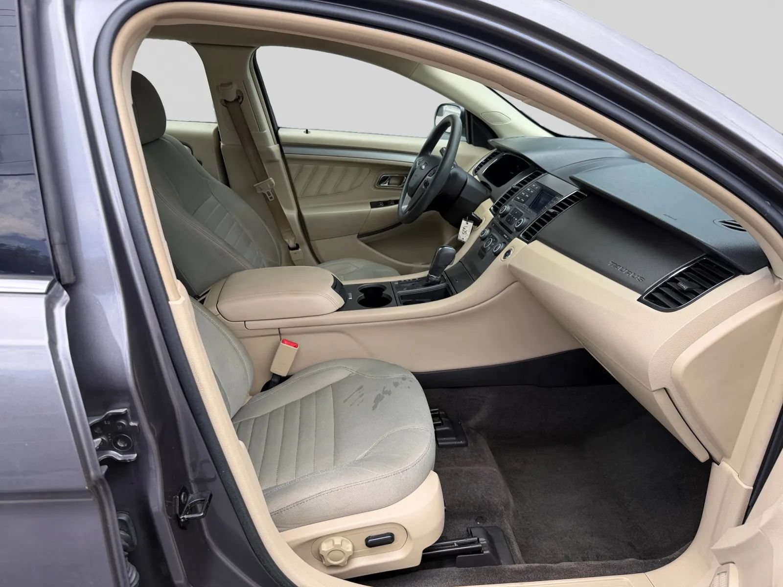 Used 2014 Ford Taurus SE FWD image 15