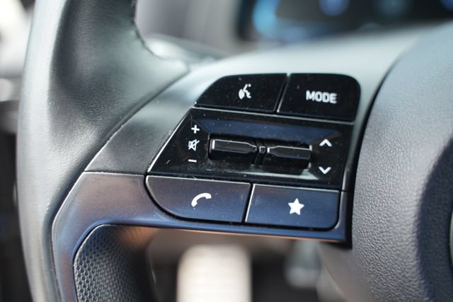 Used 2025 Hyundai Elantra Sport FWD image 33